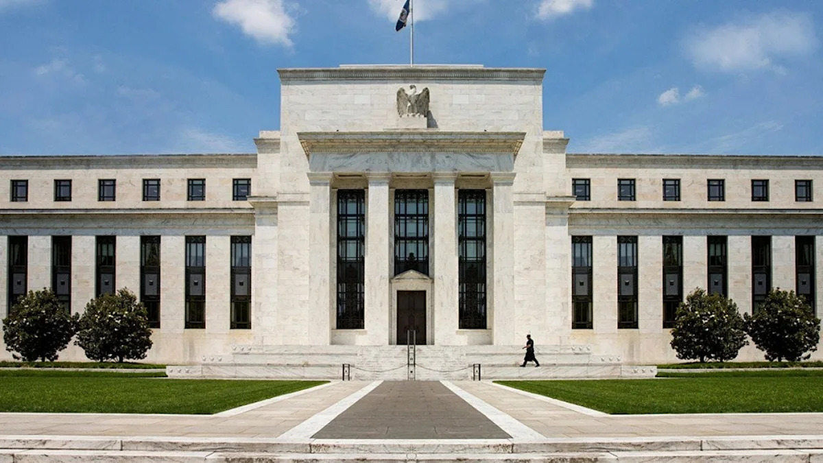 Monetary policy: Why are global central banks moving in different directions? - AOL
